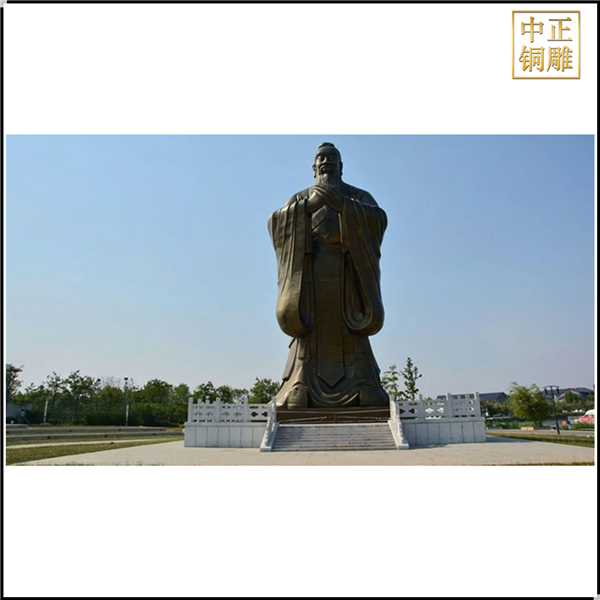 廣場(chǎng)中心孔子雕塑